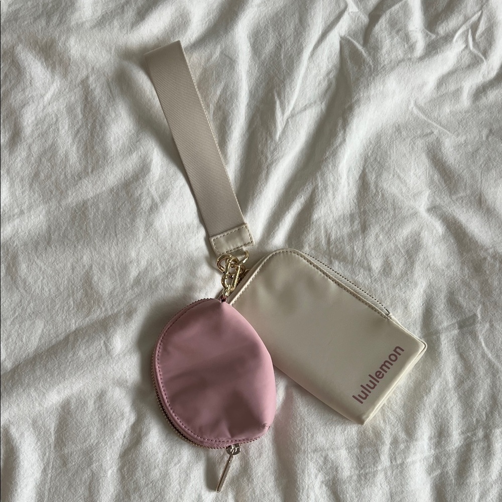 💗Lululemon wristlet💗